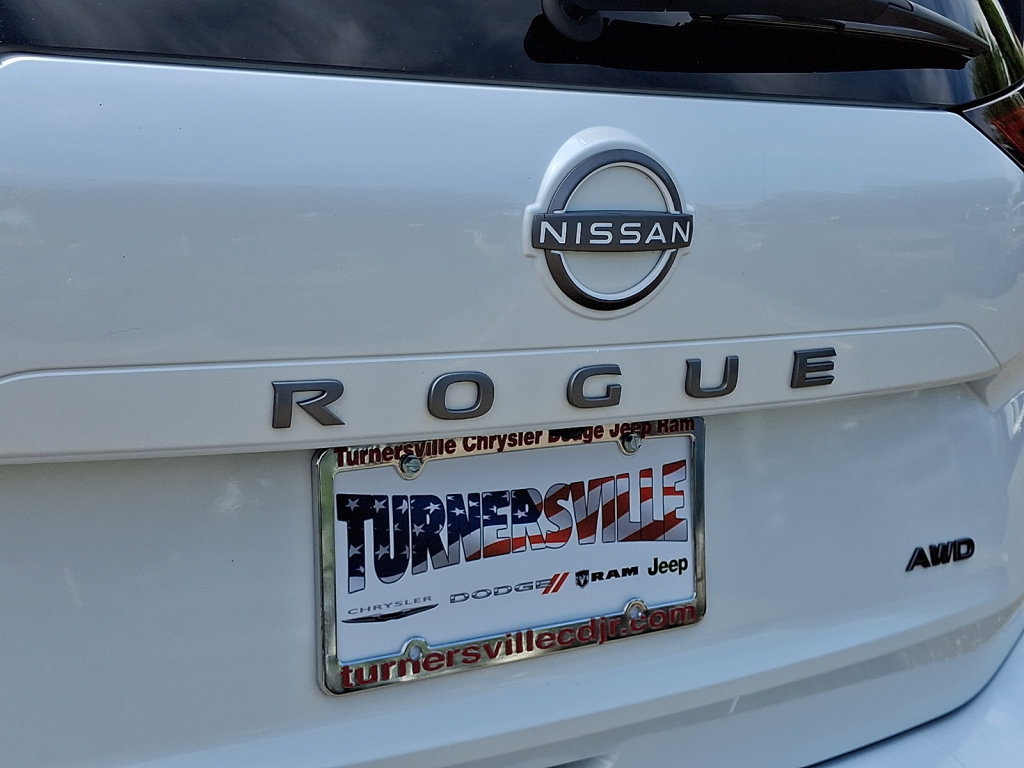 Used 2025 Nissan Rogue SV AWD/4WD image 16