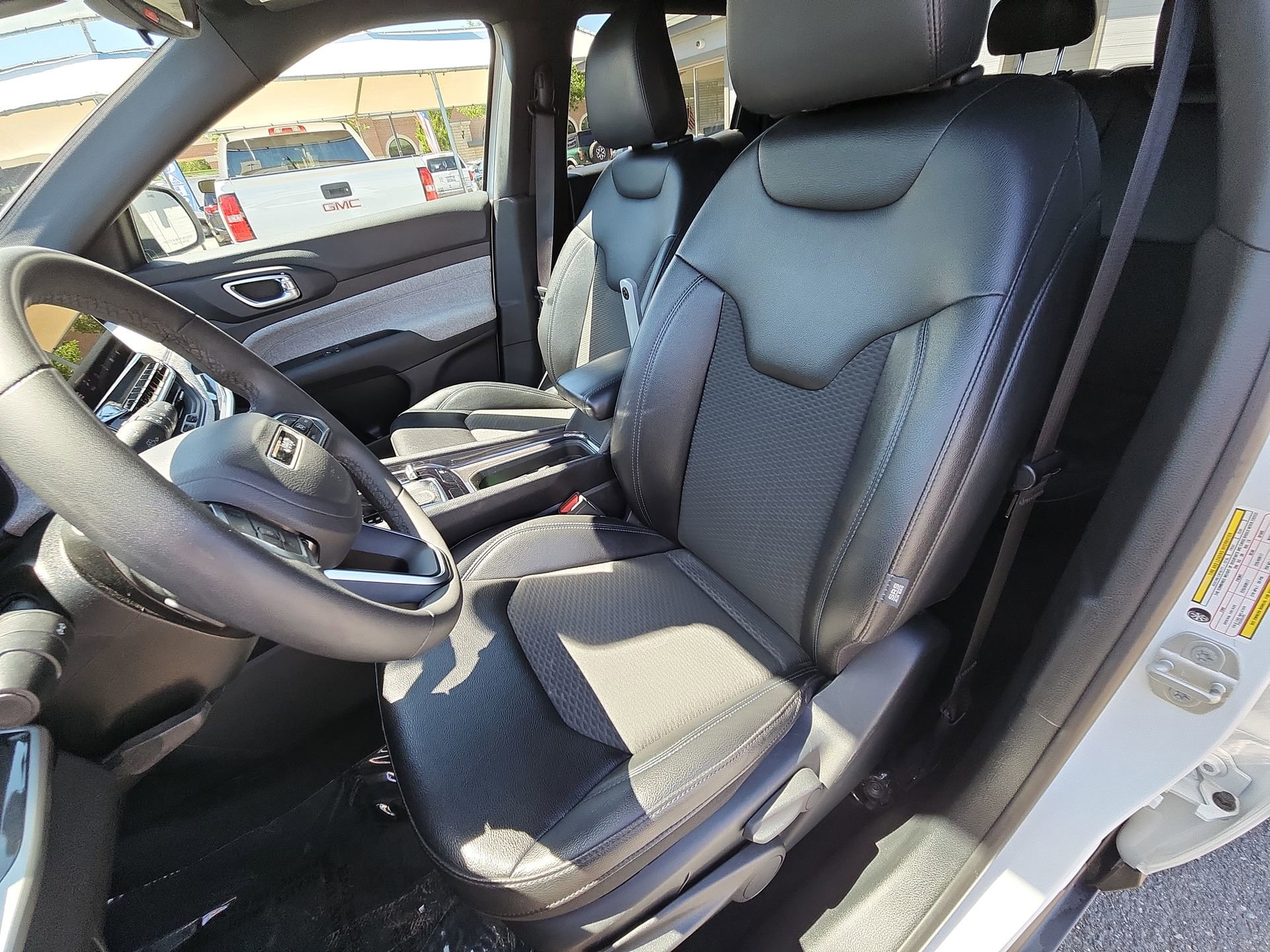 Used 2024 Jeep Compass Latitude AWD/4WD image 13