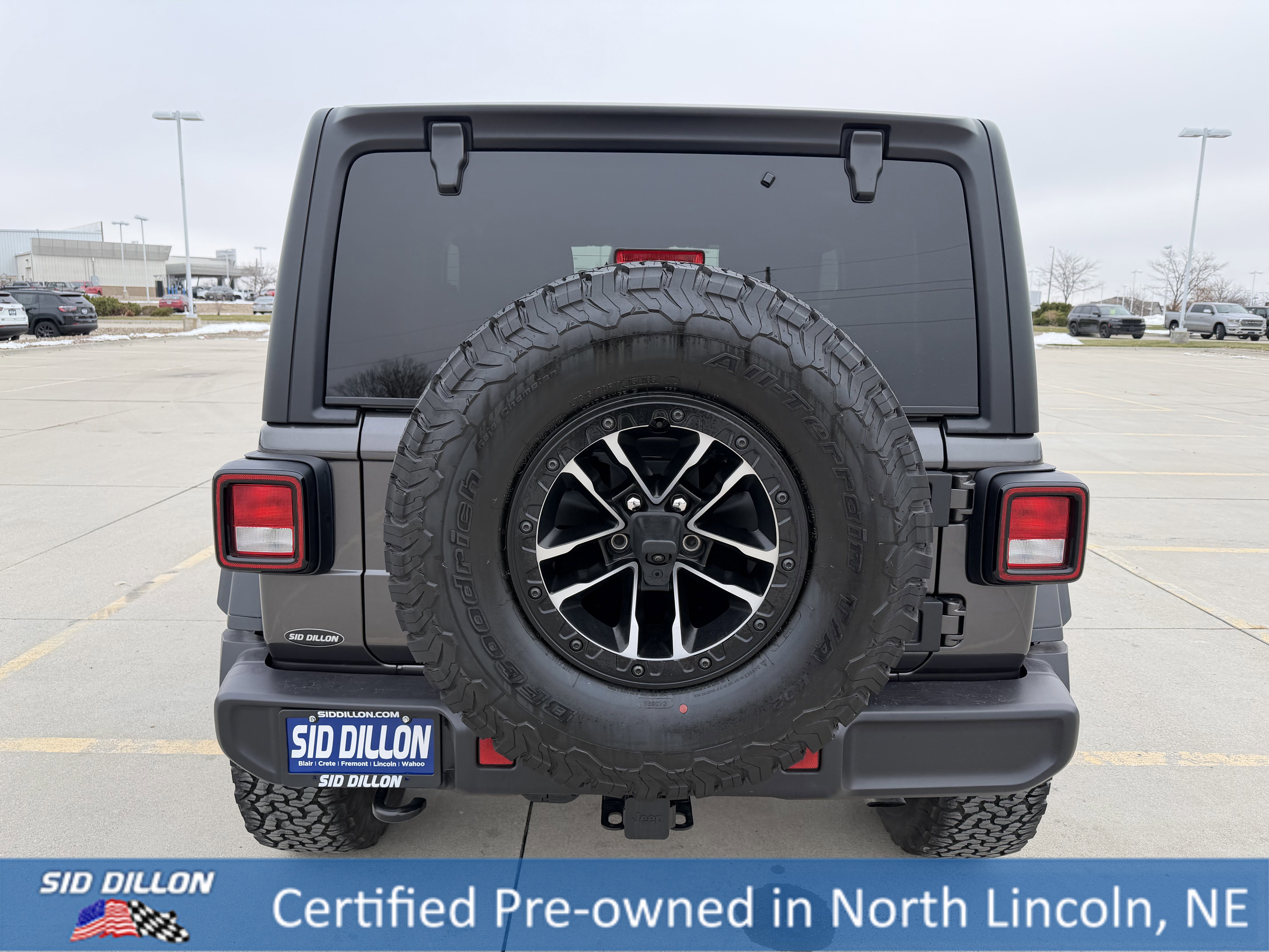 Used 2025 Jeep Wrangler Sport image 5