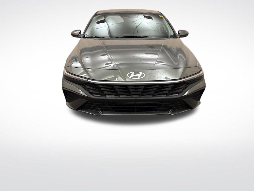 New 2026 Hyundai Elantra SE FWD image 2