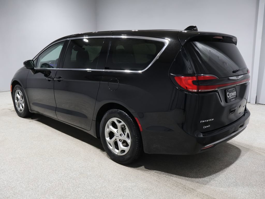Used 2024 Chrysler Pacifica Limited image 4