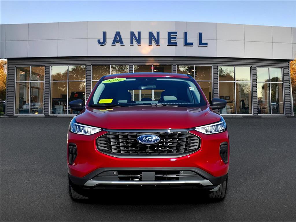 Used 2025 Ford Escape Active w/ Active Premium Tech Pack image 2