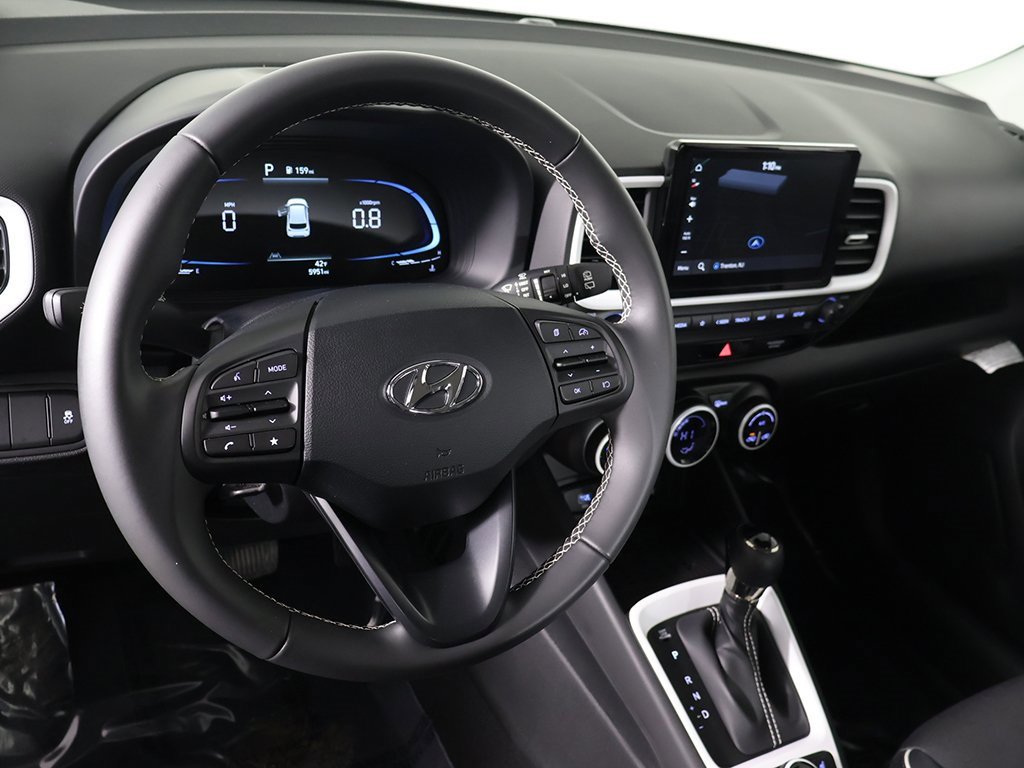 Certified 2025 Hyundai Venue Limited image 19