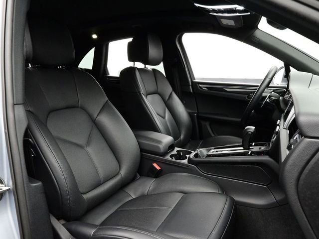 Used 2025 Porsche Macan image 17