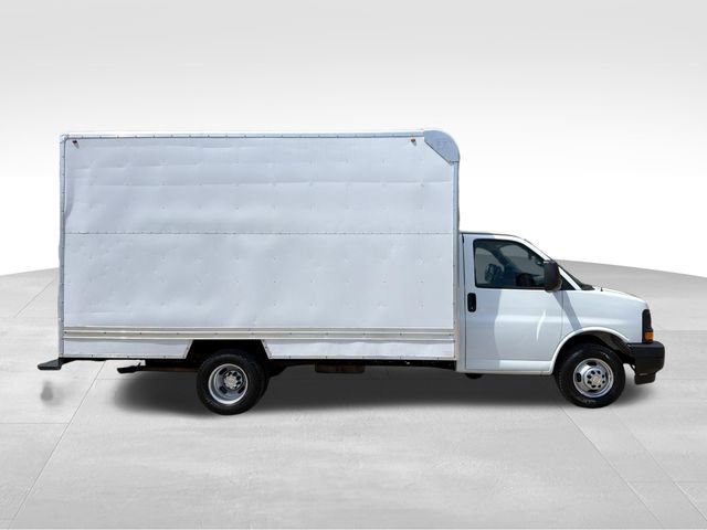 Used 2017 Chevrolet Express 3500 RWD image 2
