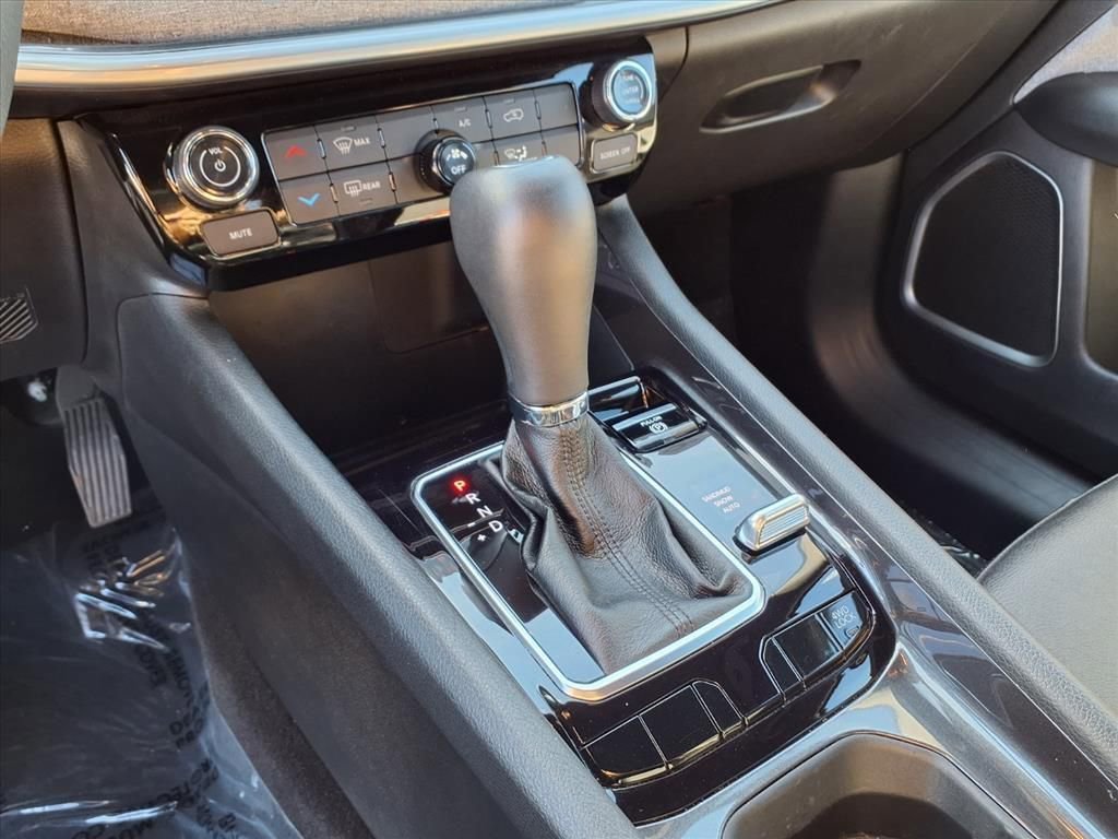 Certified 2024 Jeep Compass Latitude image 9