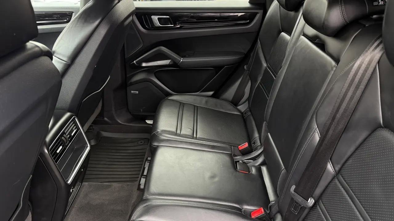 Used 2021 Porsche Cayenne image 19