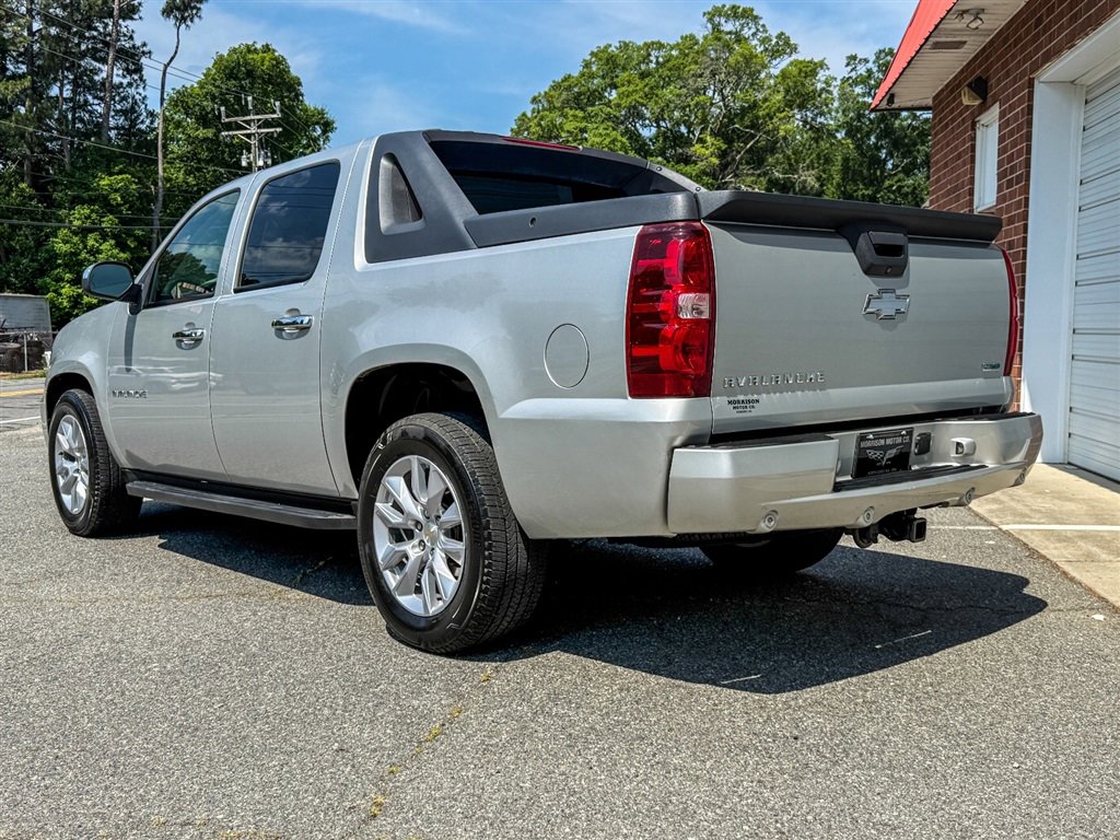 Used 2010 Chevrolet Avalanche LT w/ Luxury Package RWD image 19