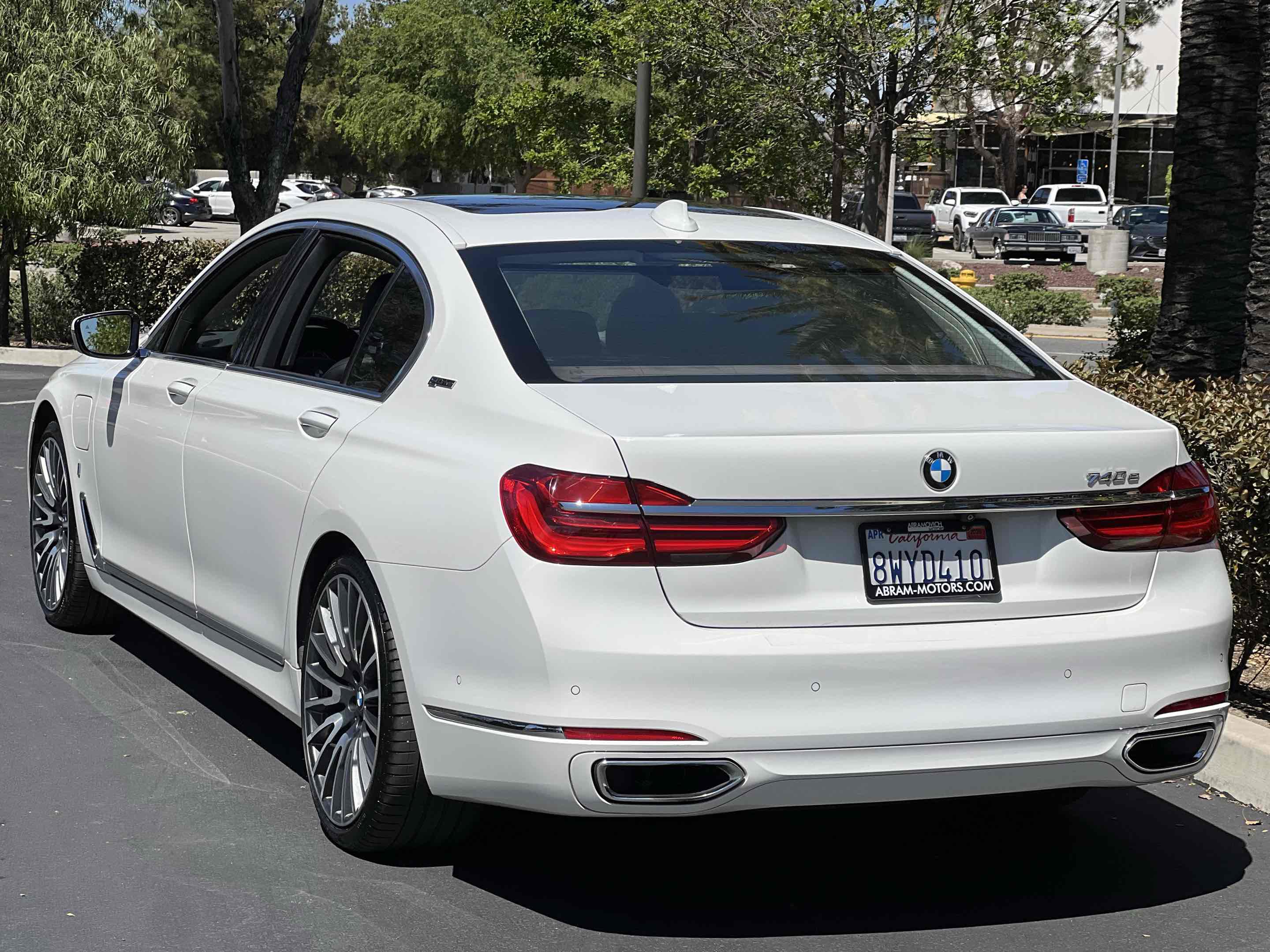 Used 2018 BMW 740e xDrive AWD/4WD image 23