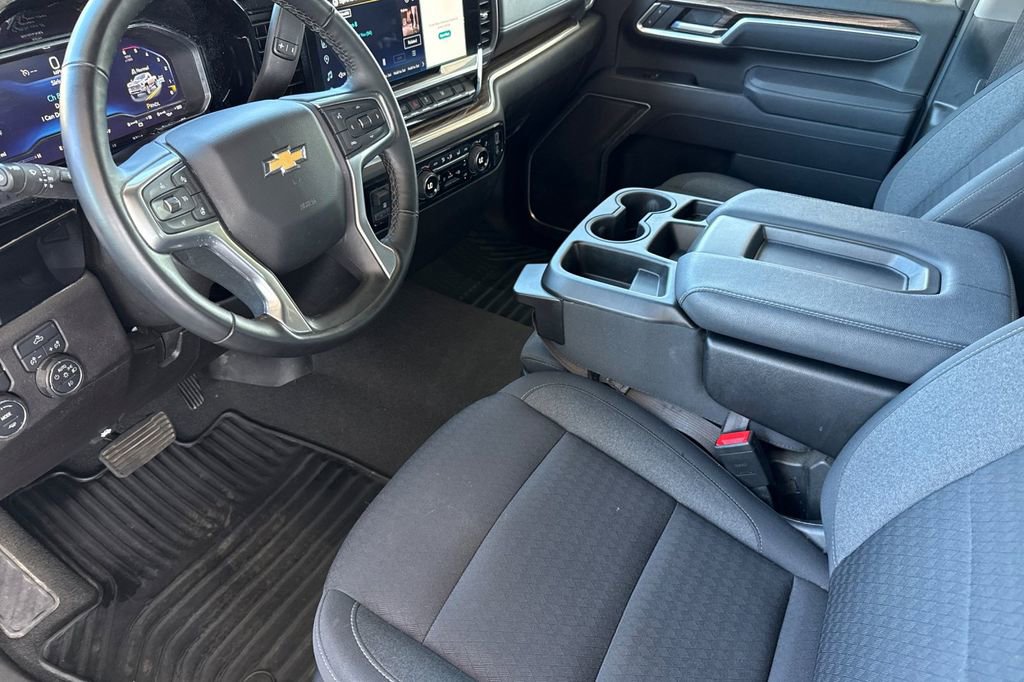 Used 2025 Chevrolet Silverado 2500 LT w/ Convenience Package AWD/4WD image 5