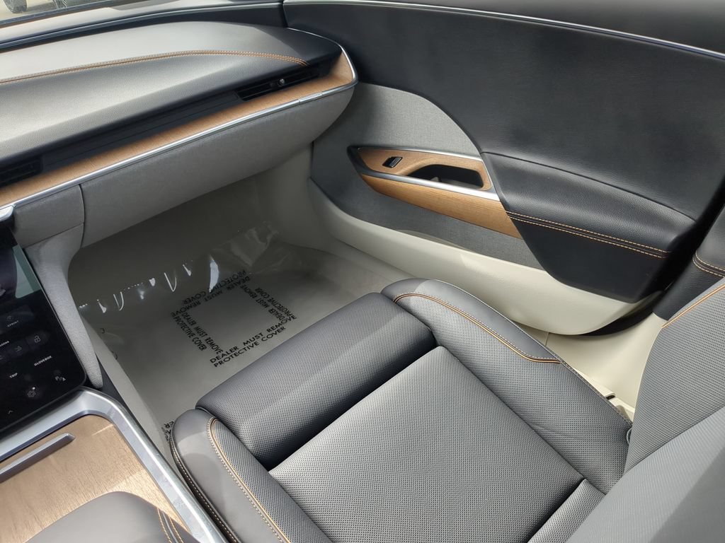 Used 2024 Lucid Air Touring AWD/4WD image 16
