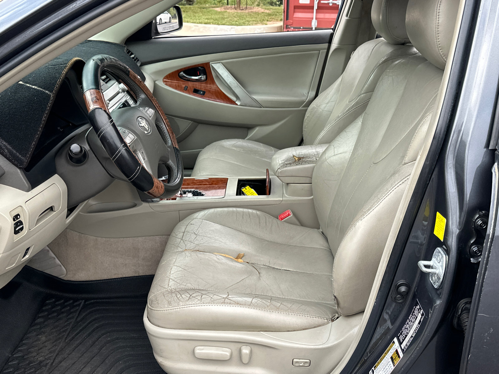 Used 2011 Toyota Camry XLE w/ XLE Extra-Value Pkg #2 FWD image 11