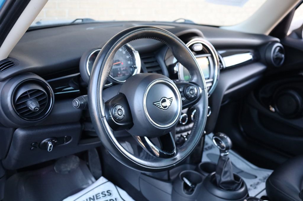 Used 2019 MINI Cooper 4-Door Hardtop image 14
