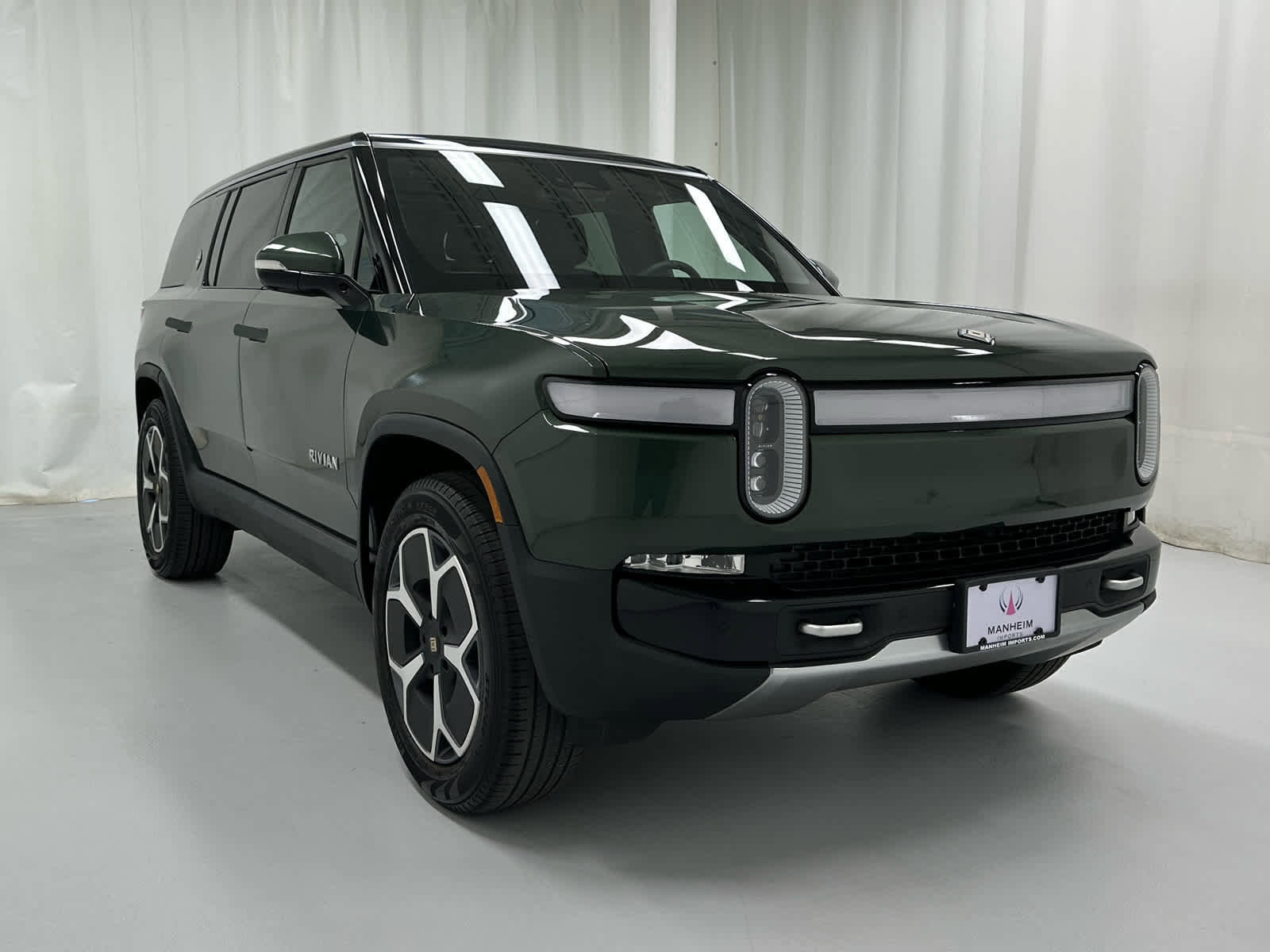 Used 2024 Rivian R1S Adventure image 2
