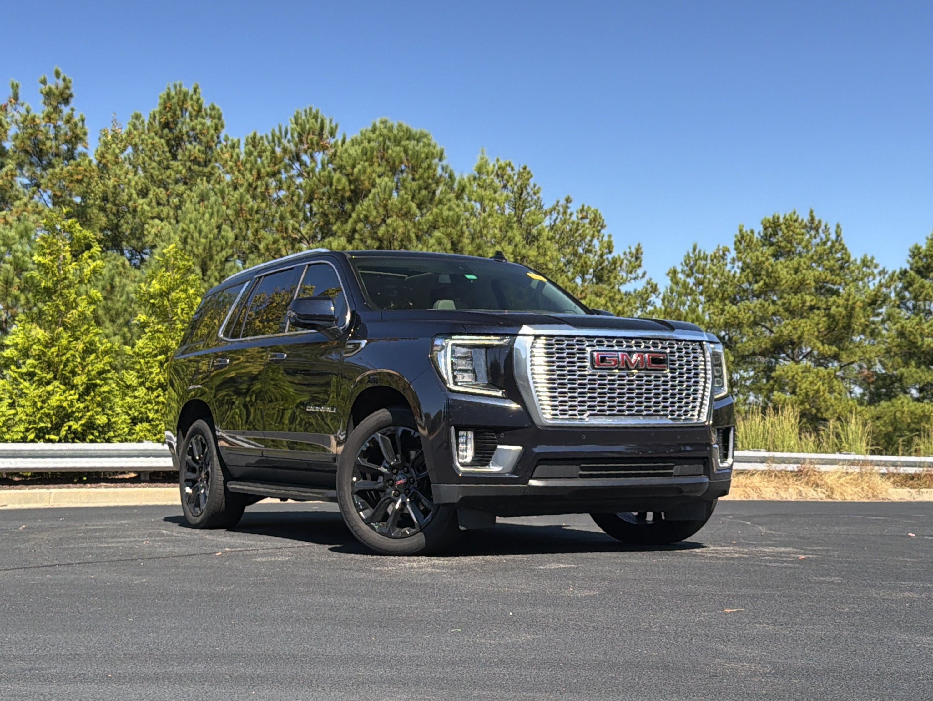 Used 2022 GMC Yukon Denali RWD image 2