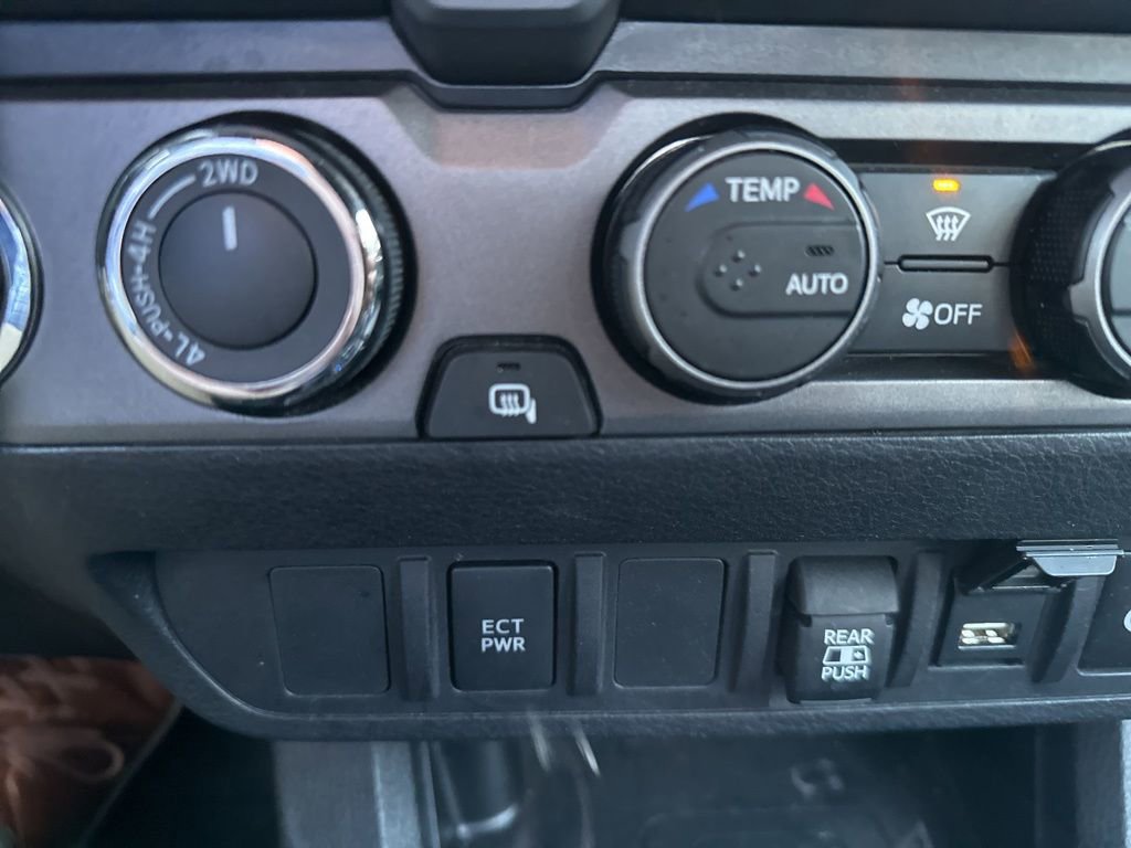 Used 2022 Toyota Tacoma TRD Sport image 18