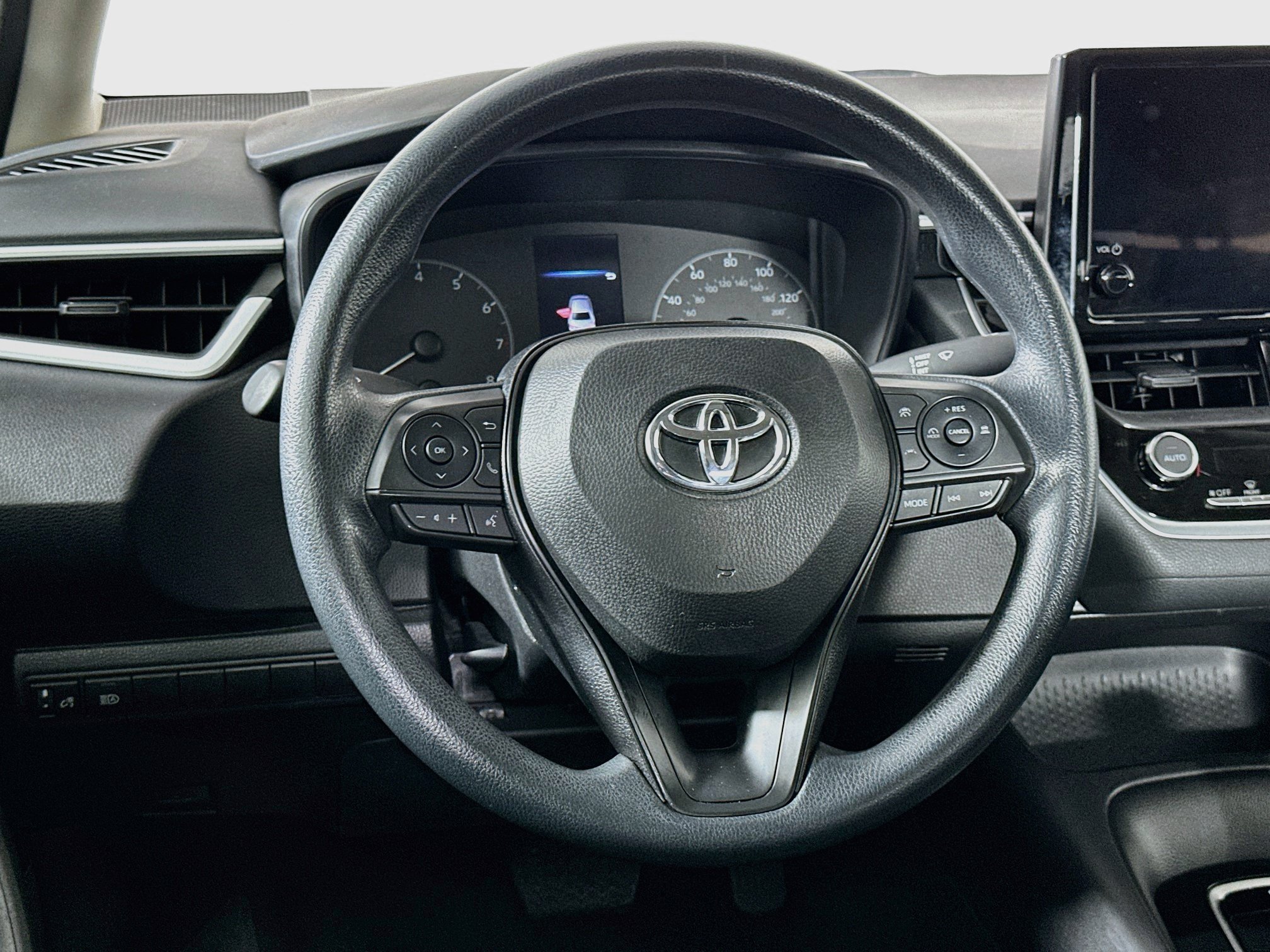 Used 2025 Toyota Corolla LE FWD image 18