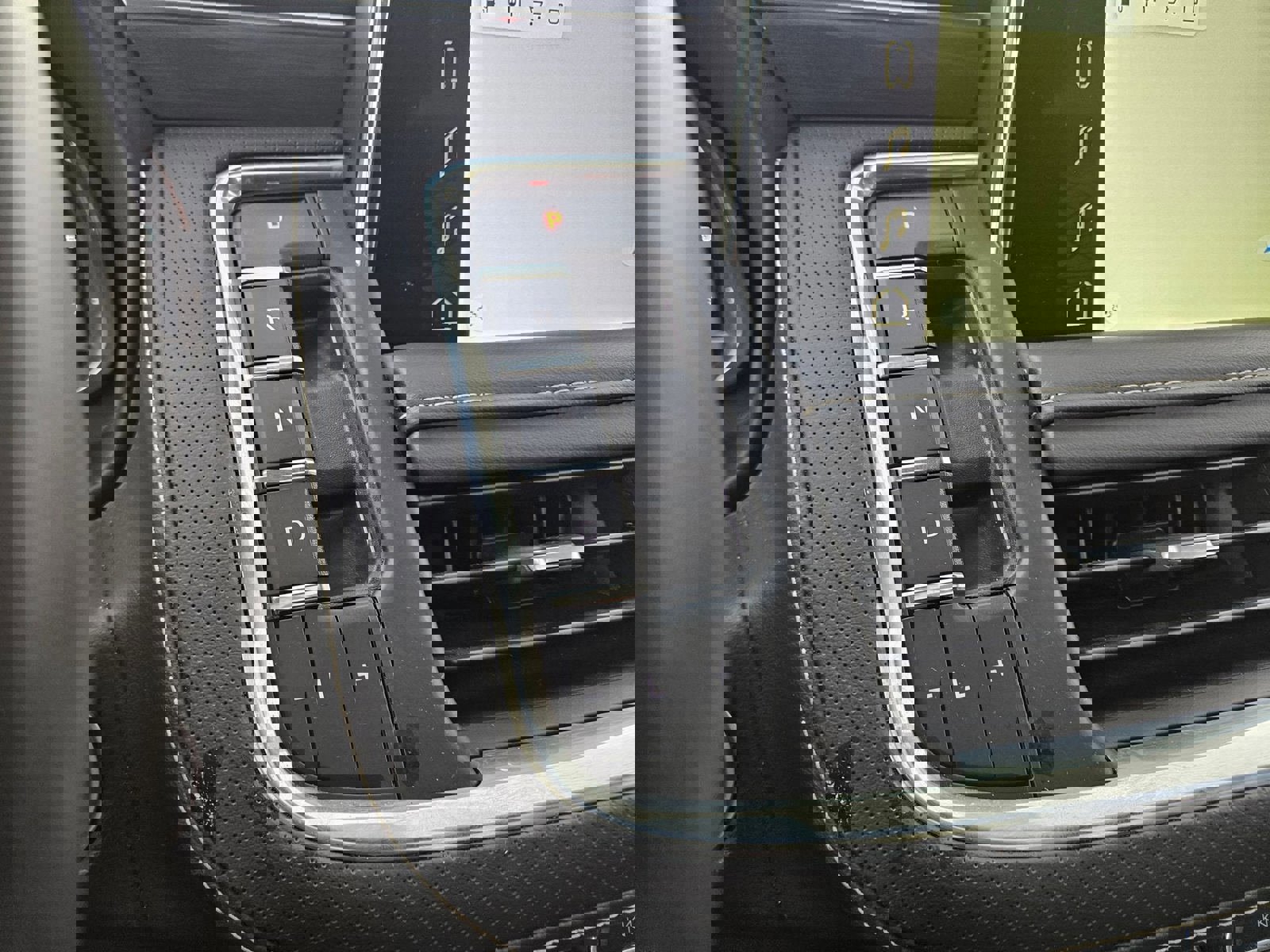 Used 2022 GMC Yukon SLT w/ SLT Luxury Package image 20