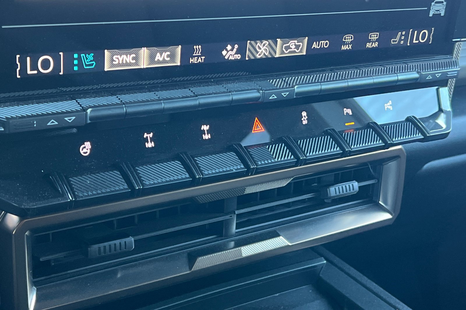 Used 2025 GMC Hummer EV 2X w/ Extreme Off-Road Package image 30