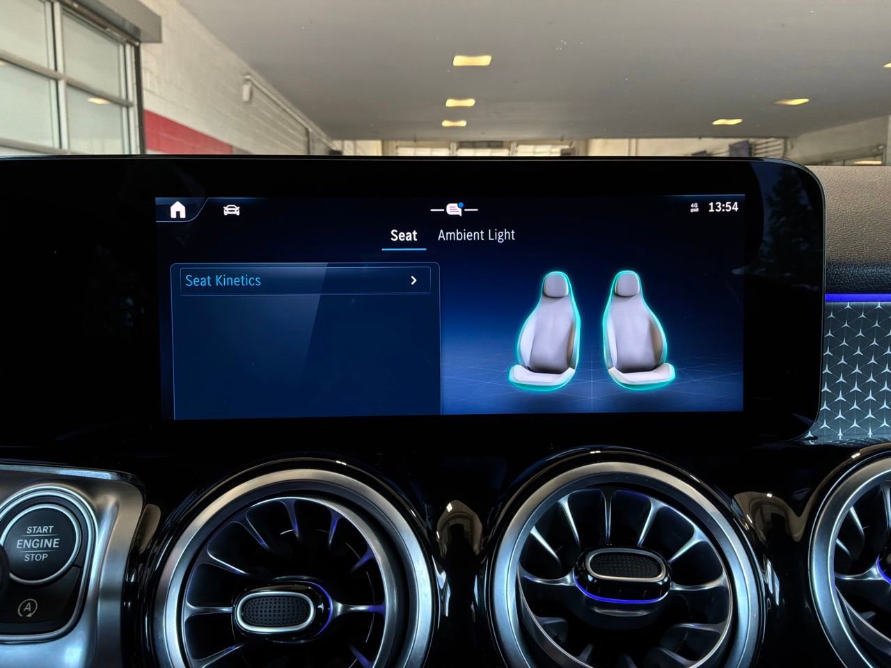 Used 2025 Mercedes-Benz GLB 250 4MATIC image 39