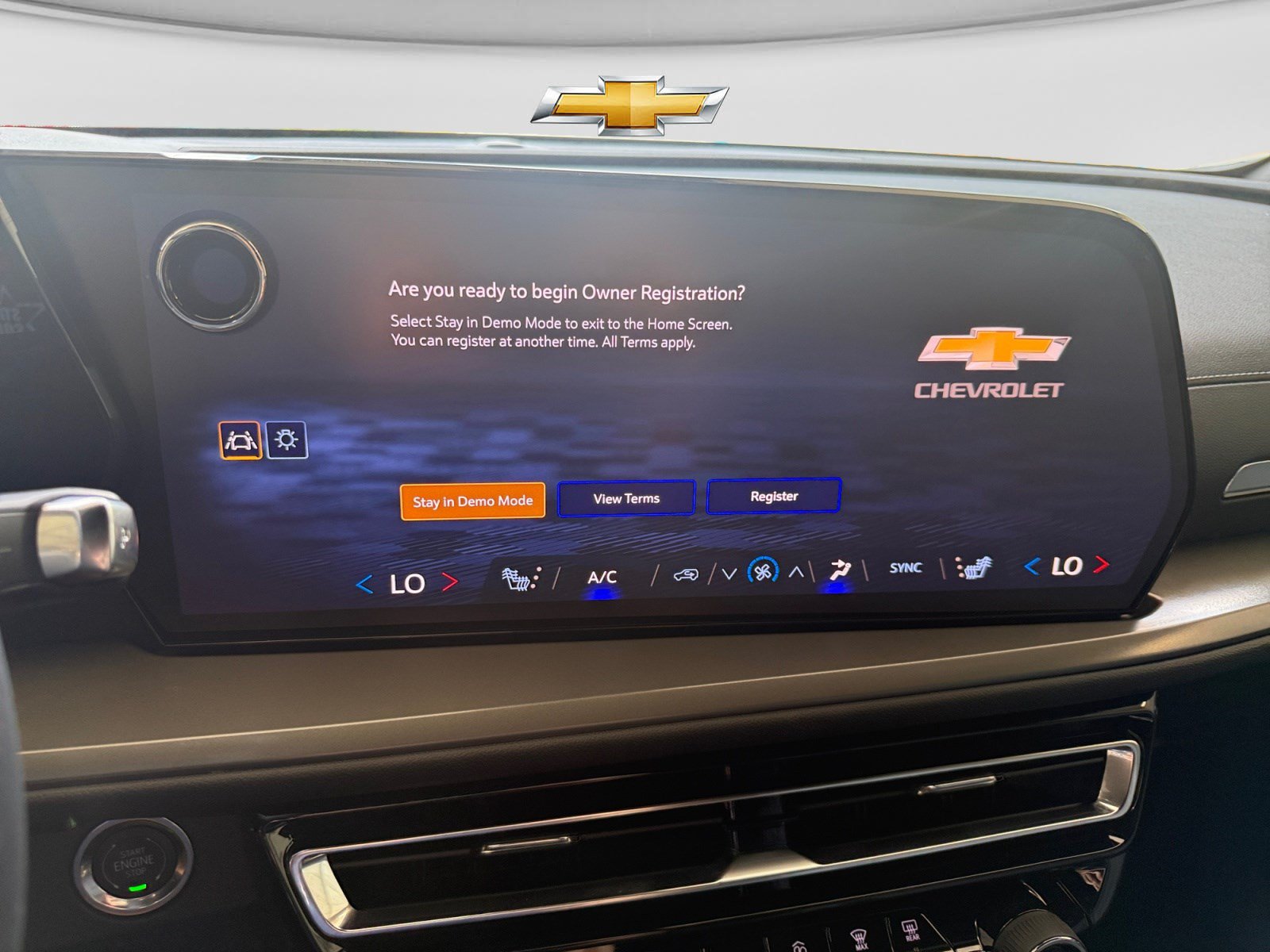 New 2027 Chevrolet Traverse LT w/ Sun and Wheel Package FWD image 27