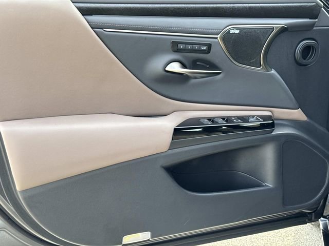 Certified 2025 Lexus ES 300h Ultra Luxury image 17