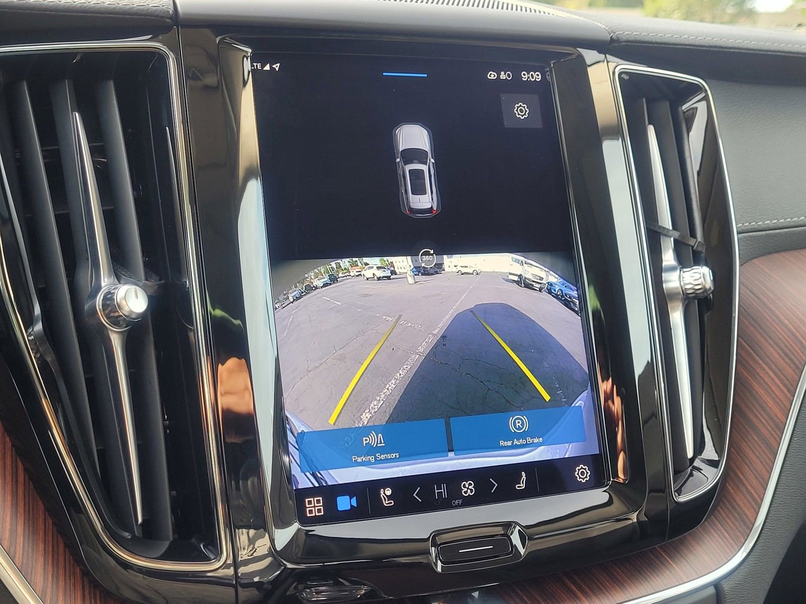 Certified 2023 Volvo XC60 B5 Ultimate image 24