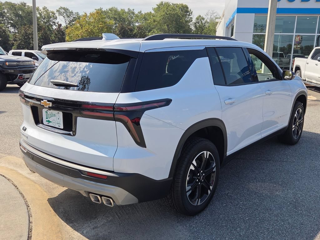 New 2027 Chevrolet Traverse LT w/ Sun and Wheel Package FWD image 11