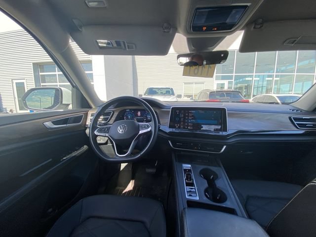 Used 2024 Volkswagen Atlas SE AWD/4WD image 5