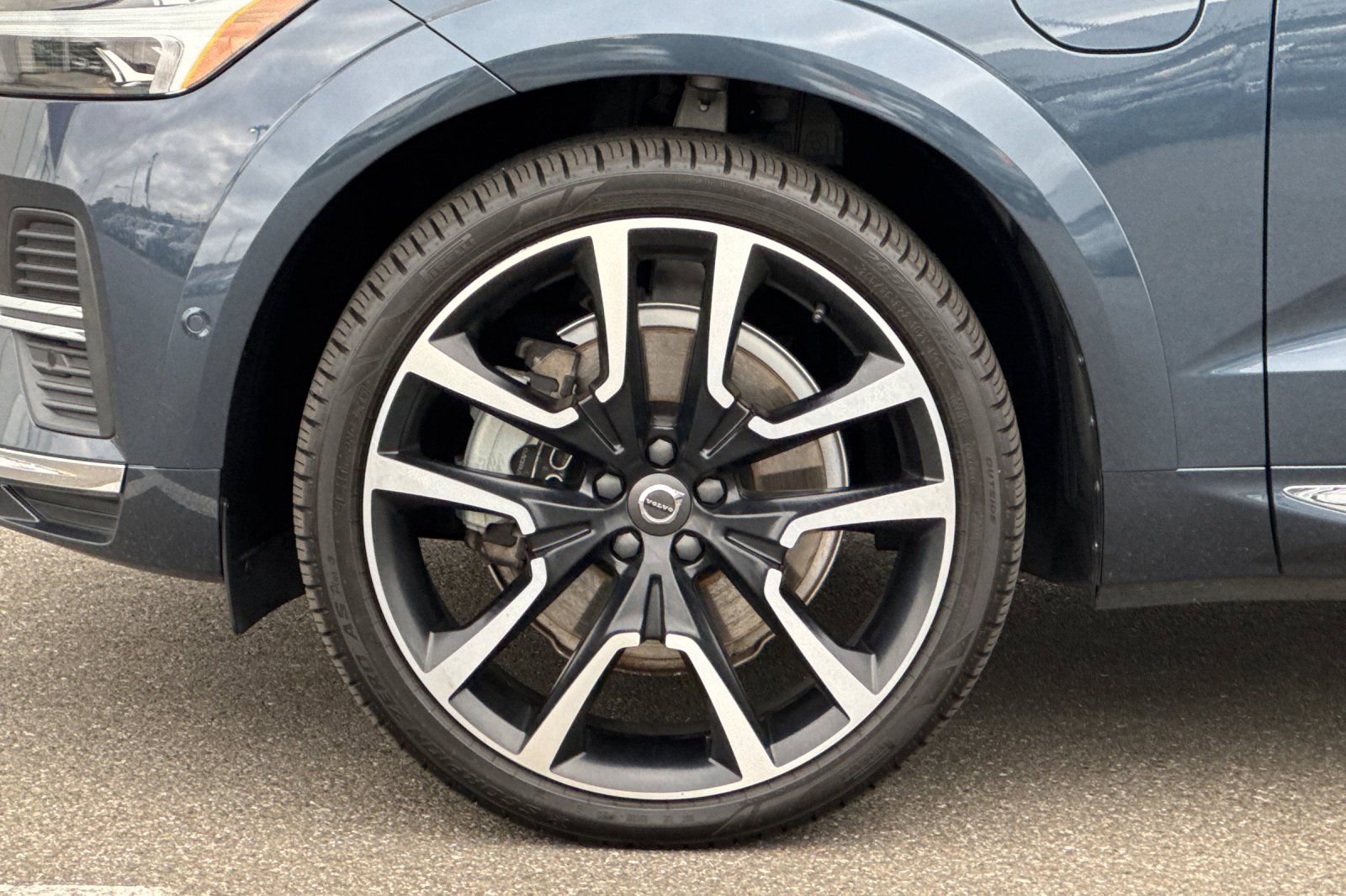 Used 2023 Volvo XC60 T8 Ultimate image 32