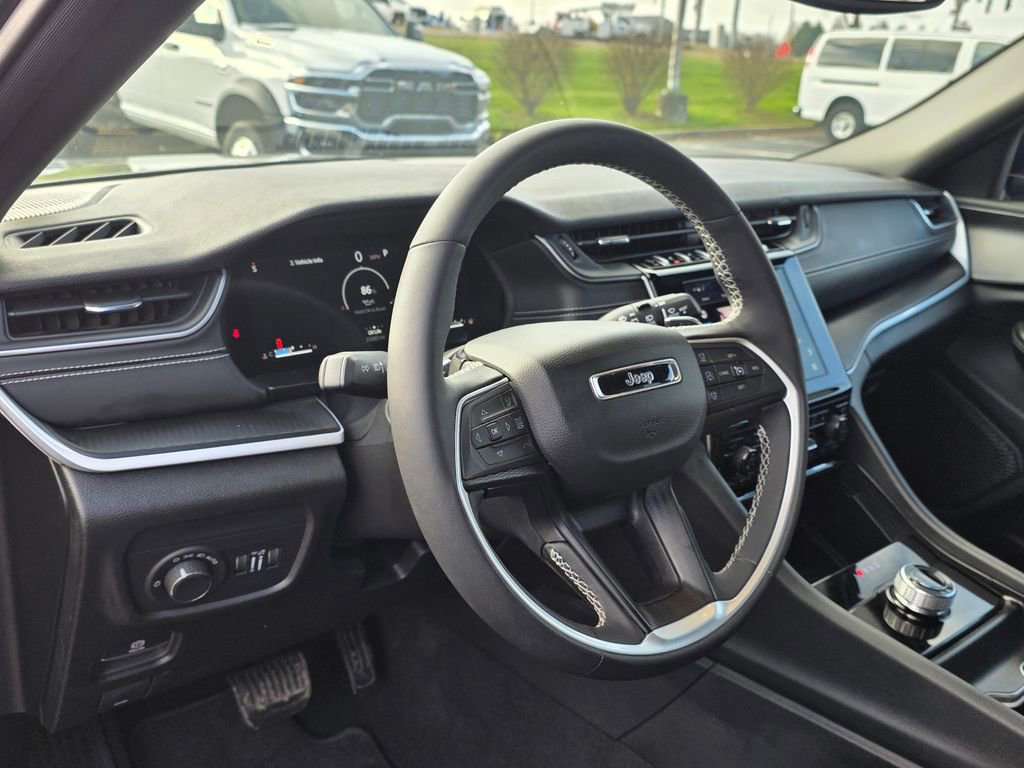 Used 2024 Jeep Grand Cherokee L Altitude image 10