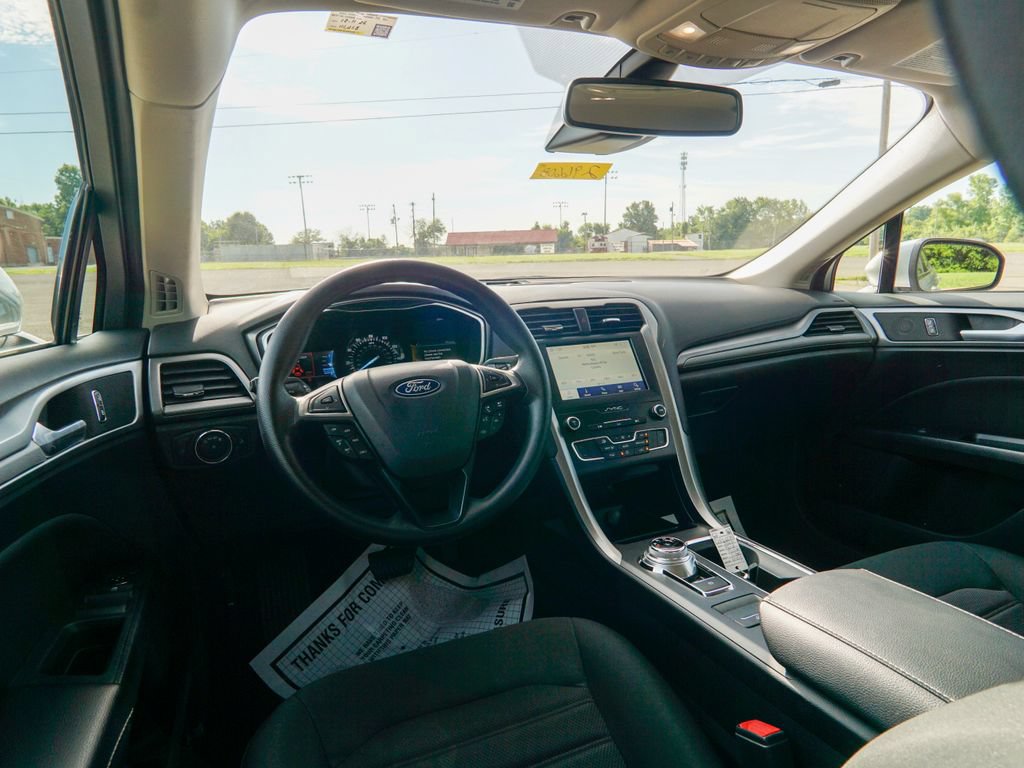 Used 2020 Ford Fusion SE FWD image 10