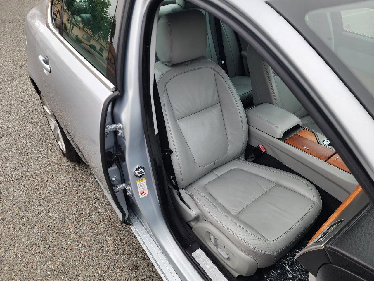 Used 2010 Jaguar XF Luxury image 31