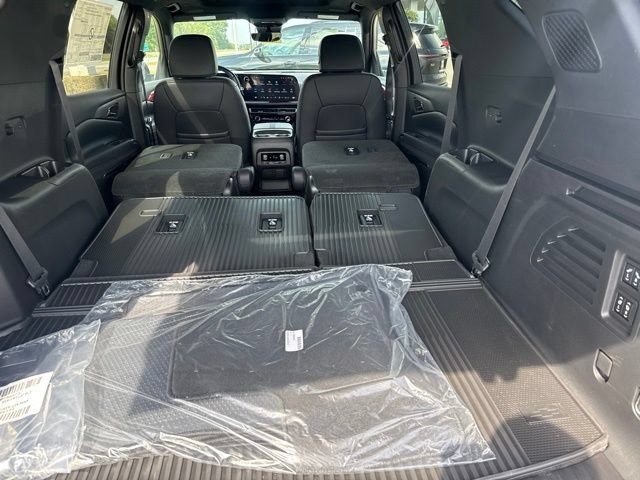 New 2026 Chevrolet Traverse RS w/ LPO, Floor Liner Package AWD/4WD image 14