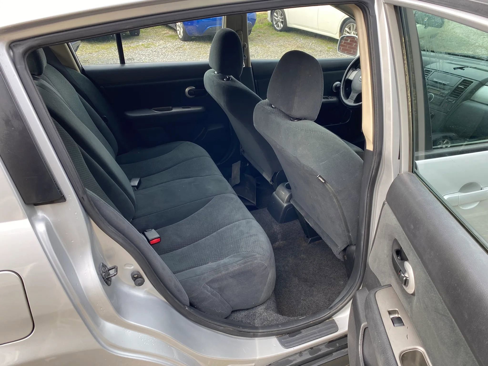 Used 2011 Nissan Versa 1.8 S w/ Plus Pkg image 6