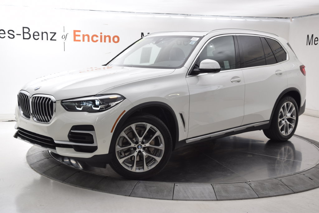 Used 2022 BMW X5 xDrive40i w/ Parking Assistance Package AWD/4WD image 2