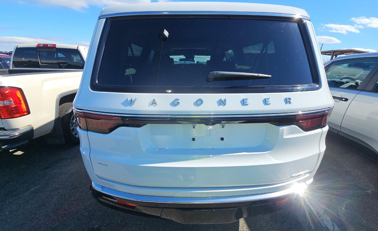 Used 2024 Jeep Wagoneer L Series III w/ Premium Group I AWD/4WD image 5