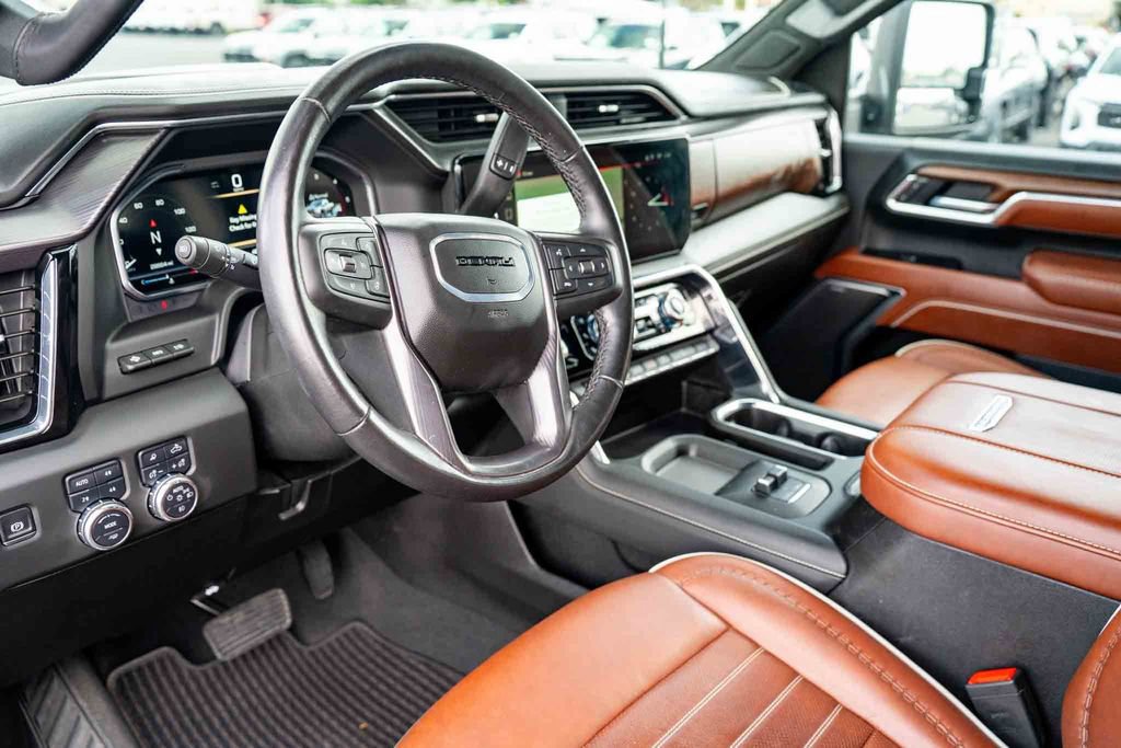 Used 2025 GMC Sierra 2500 Denali Ultimate AWD/4WD image 10