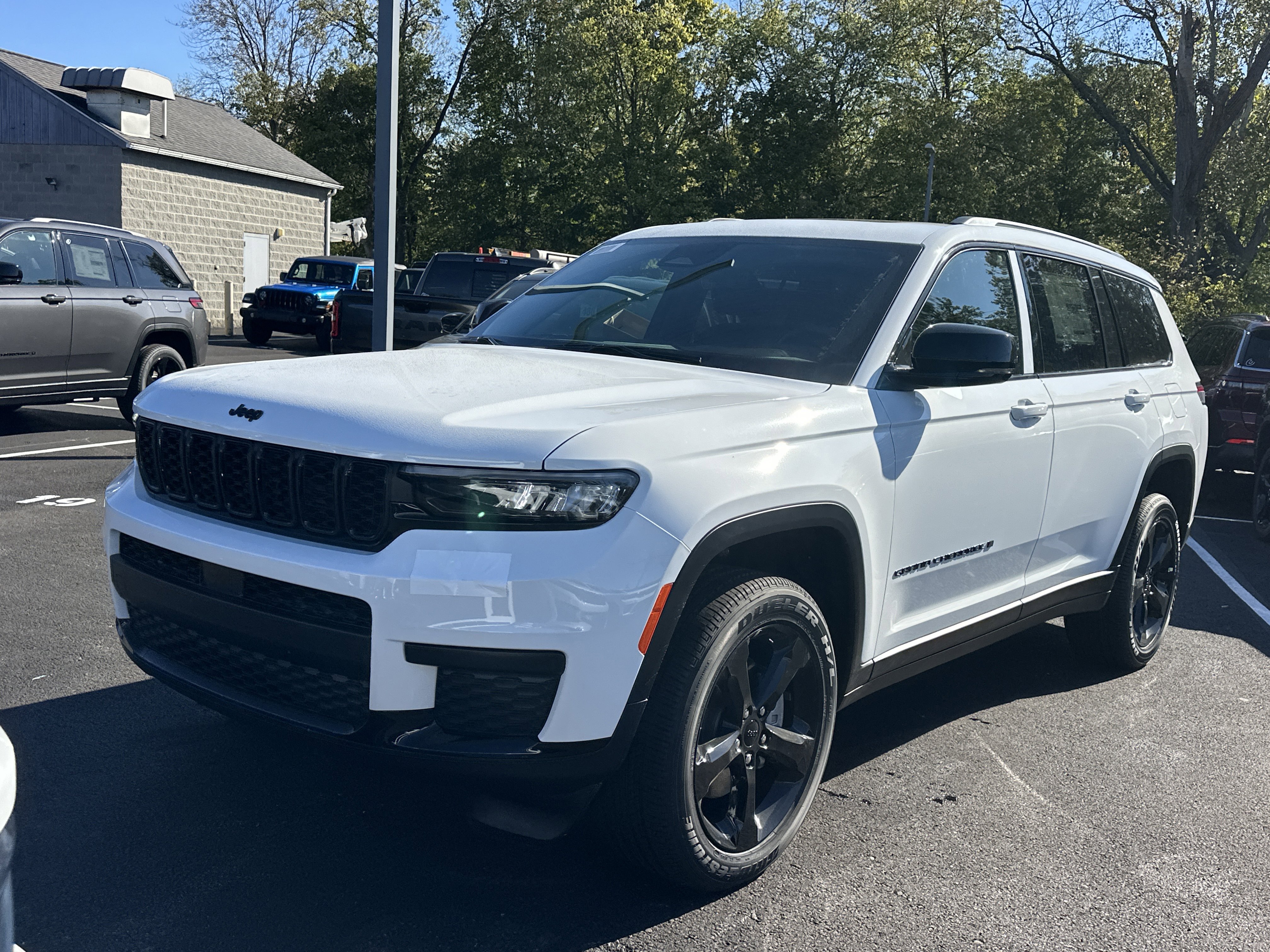 New 2025 Jeep Grand Cherokee L Altitude image 21