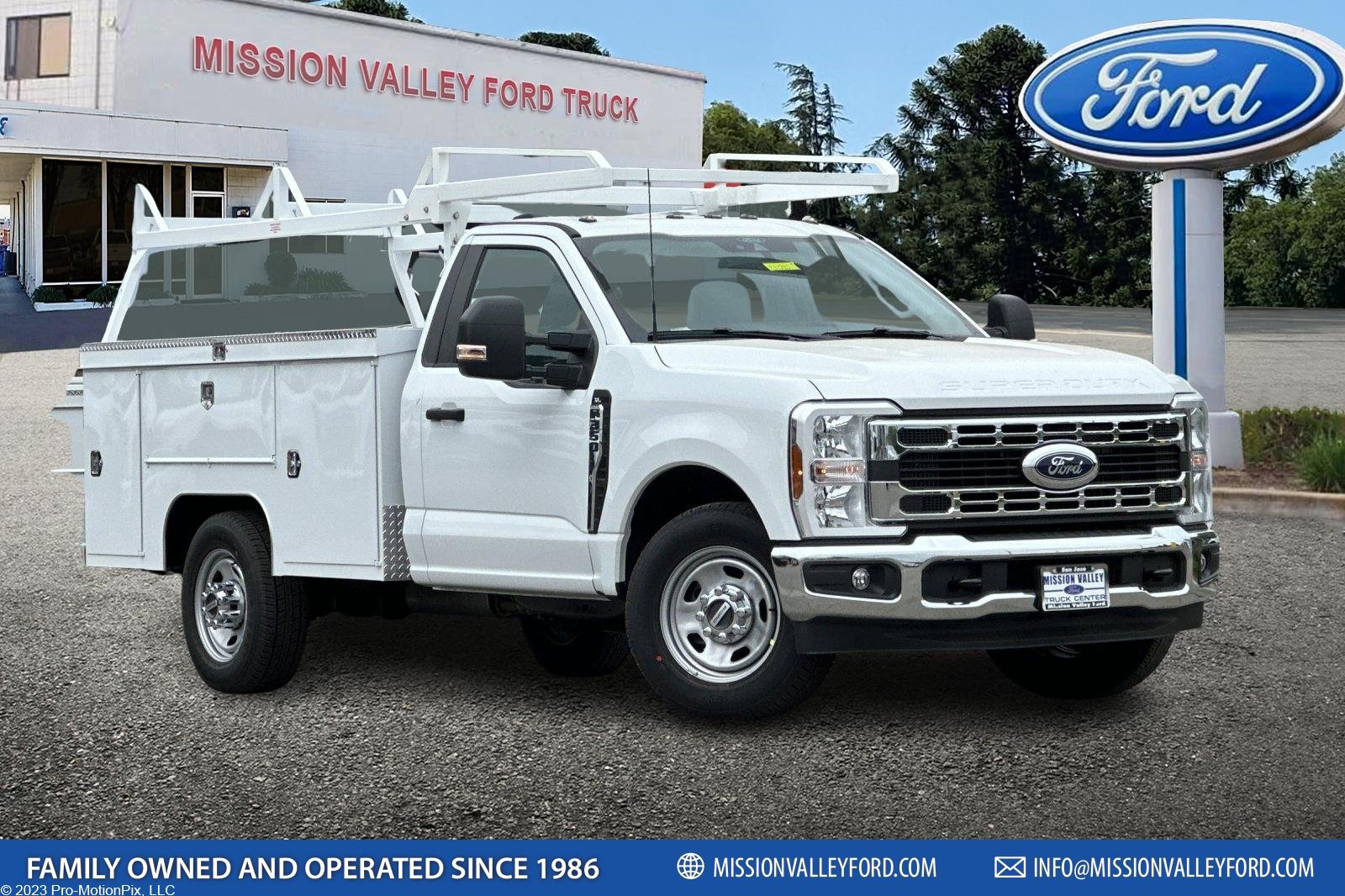 New 2025 Ford F350 XL w/ XL Chrome Package