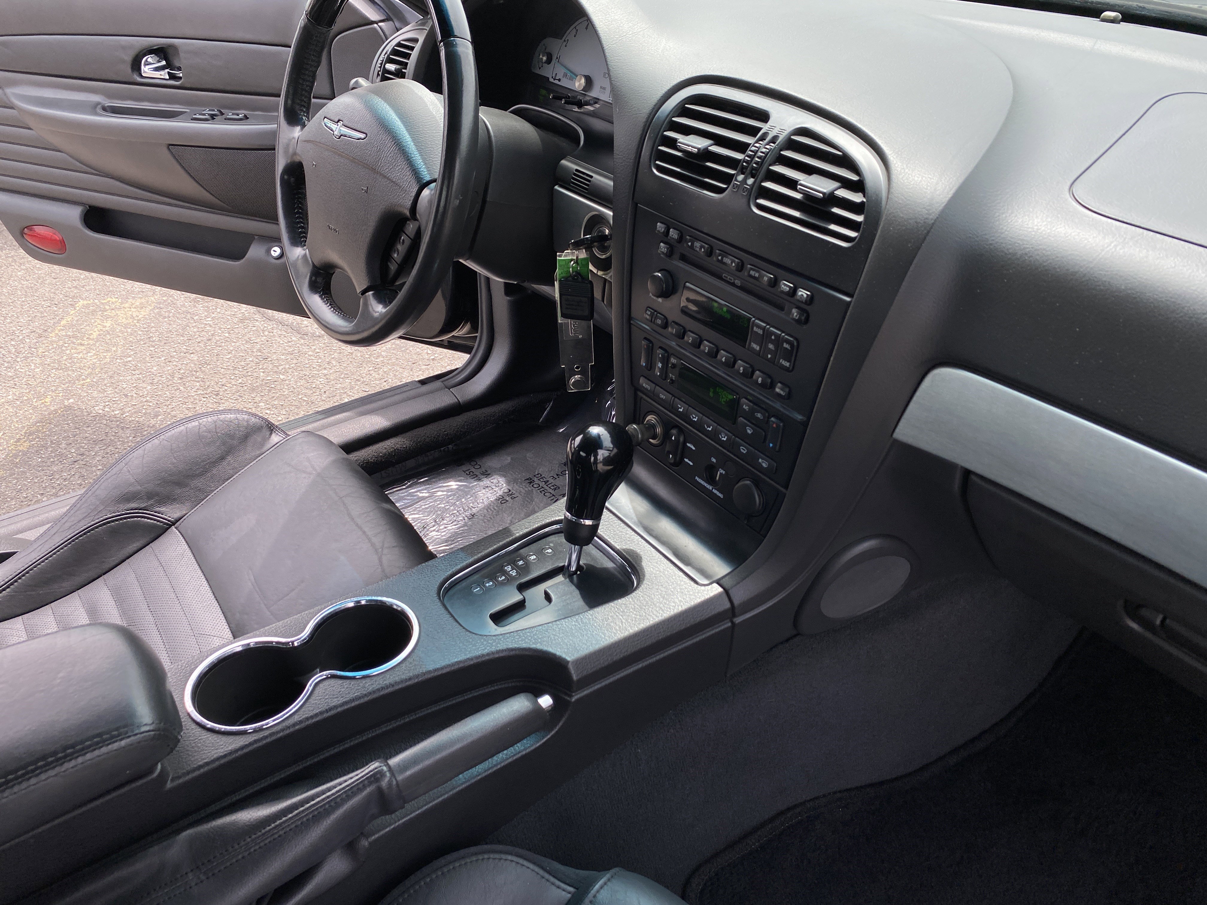 Used 2002 Ford Thunderbird image 18