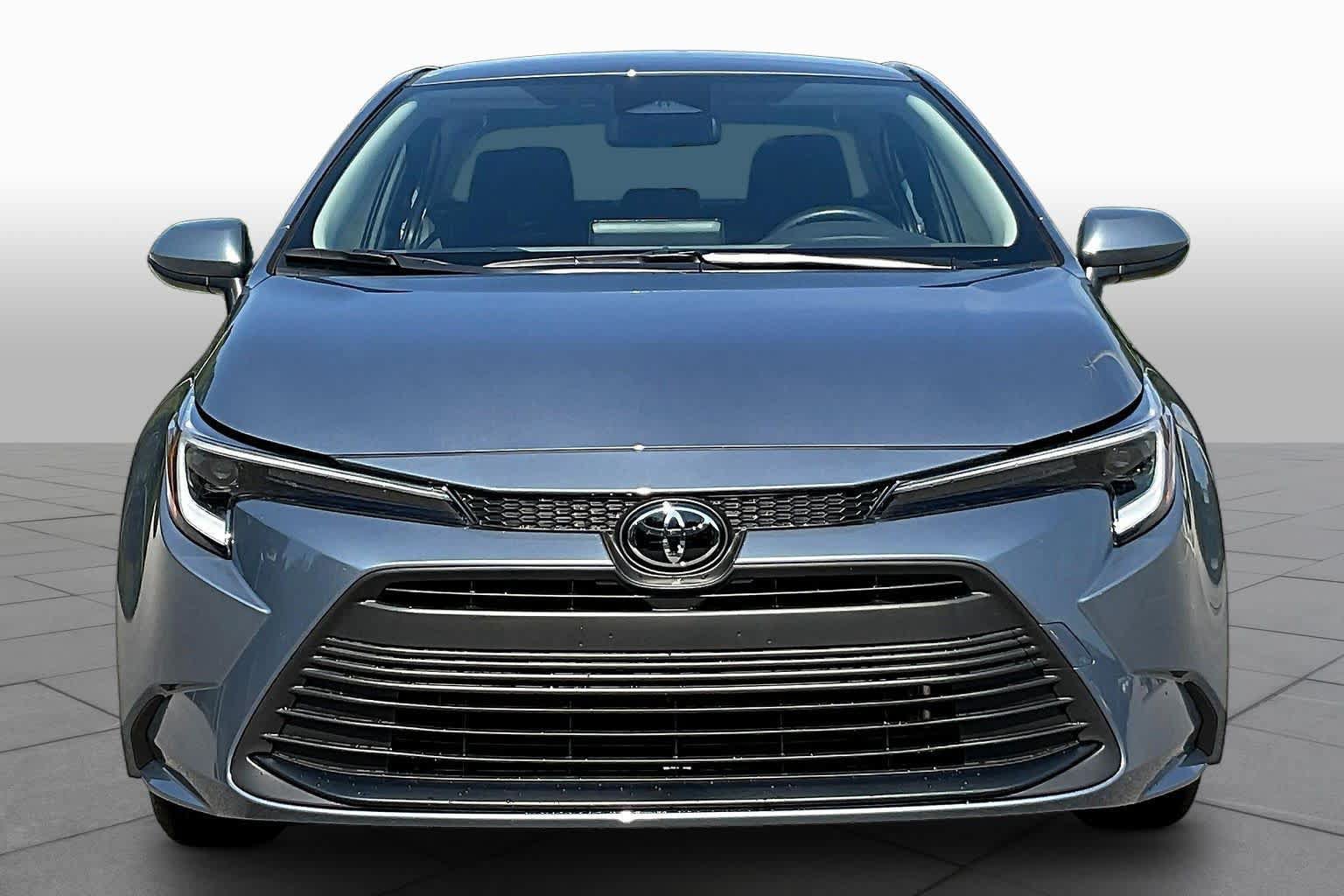 Used 2026 Toyota Corolla LE FWD image 4