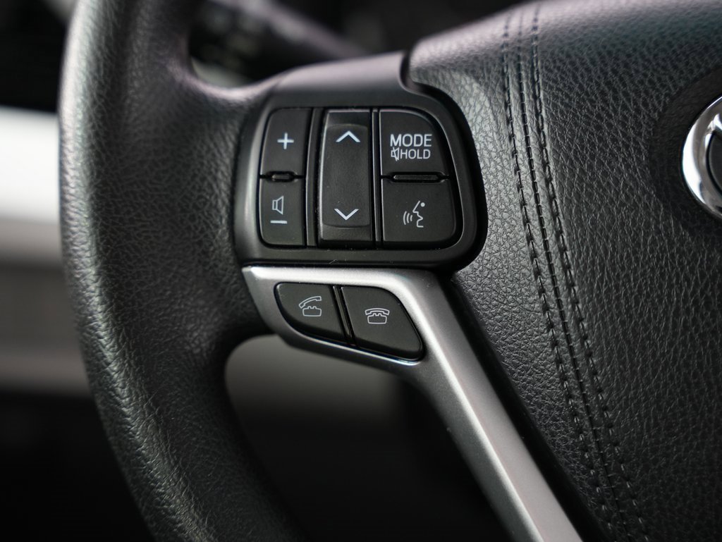 Used 2015 Toyota Sienna L image 12