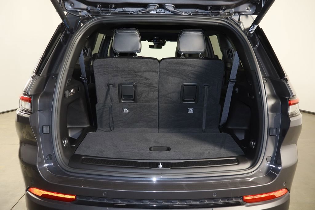 Used 2025 Jeep Grand Cherokee L Altitude image 14