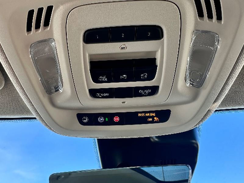 Used 2023 Buick Envision Avenir image 15