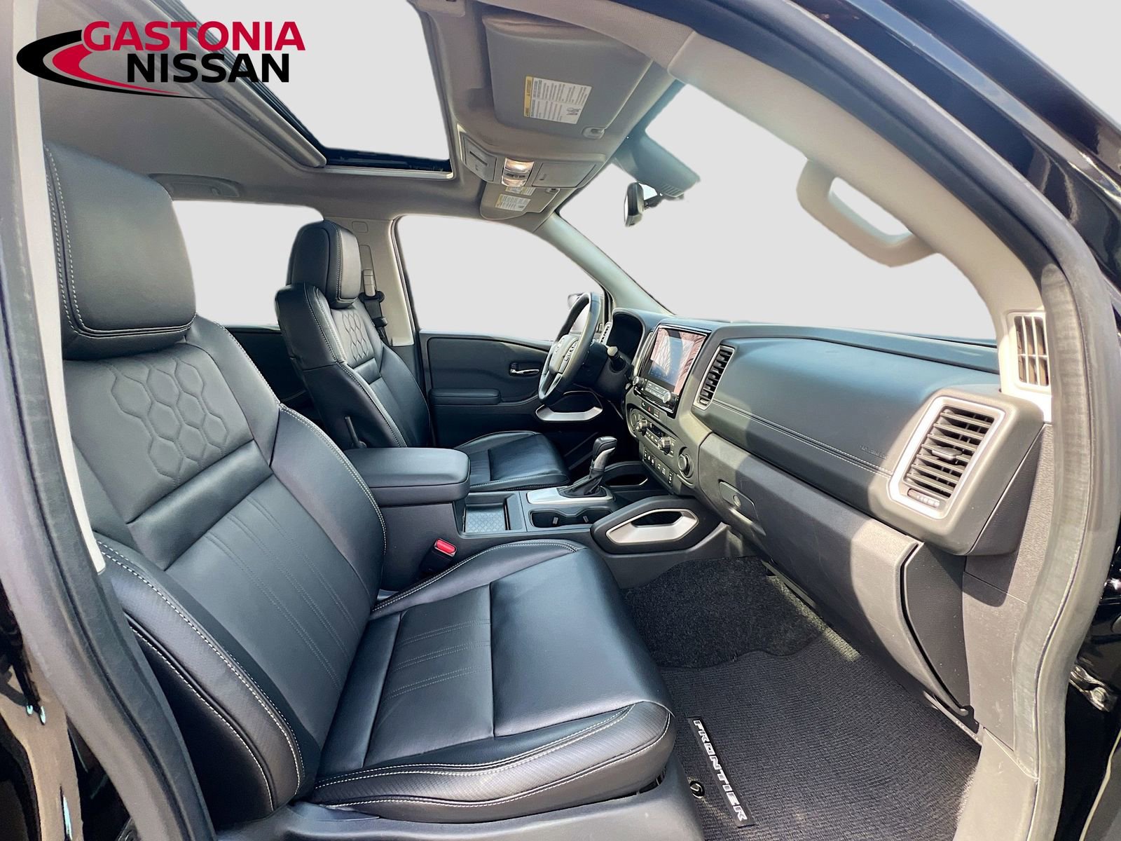 Used 2024 Nissan Frontier SL w/ Technology Package image 36