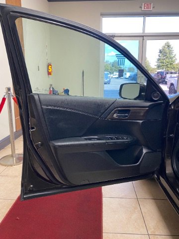 Used 2017 Honda Accord EX image 9