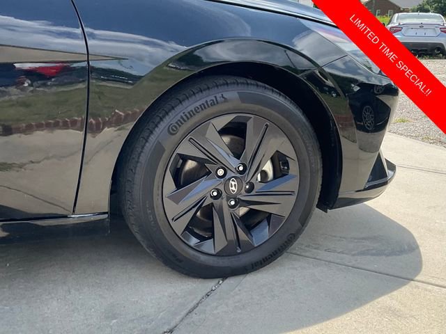 Used 2022 Hyundai Elantra SEL w/ Preferred Accessory Package image 9