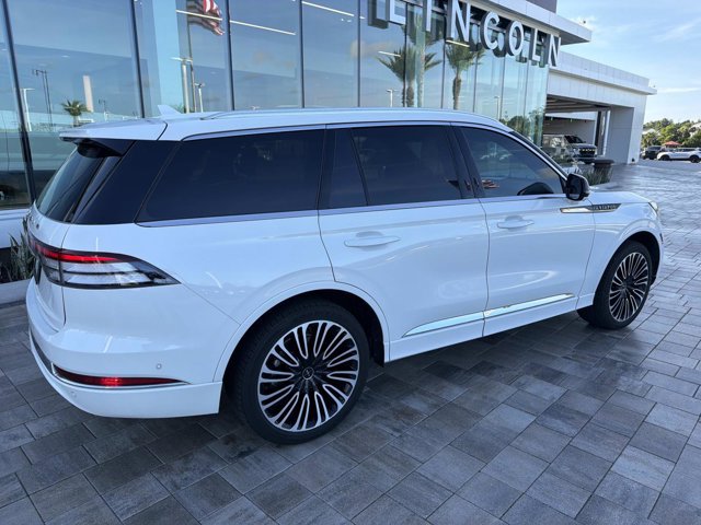 Used 2024 Lincoln Aviator Black Label w/ Class IV Trailer Tow Package AWD/4WD image 2
