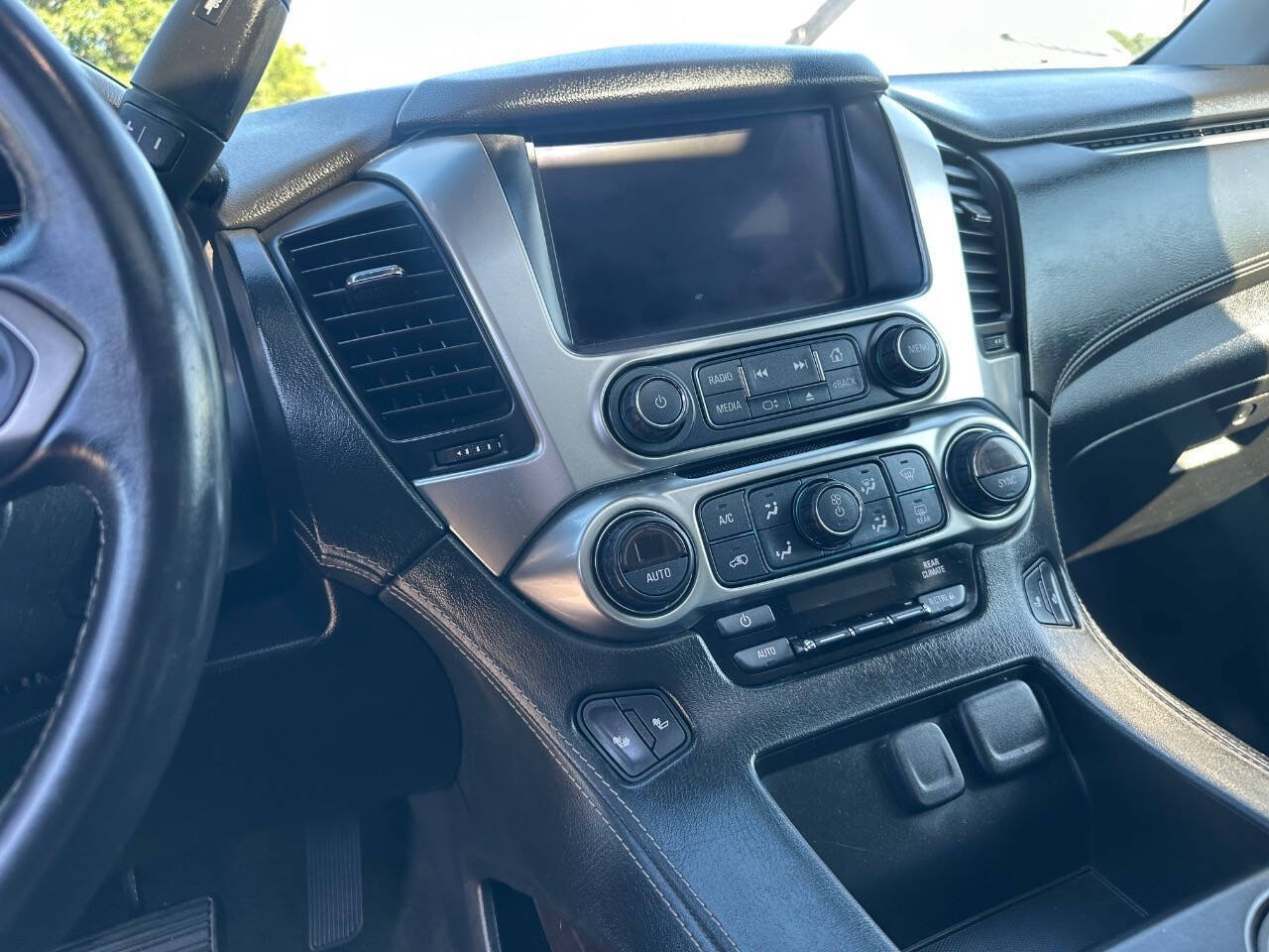 Used 2018 Chevrolet Suburban LT AWD/4WD image 4